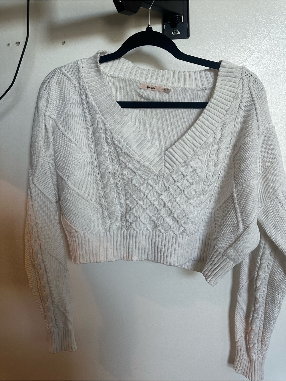 miami White Cropped Cable Knit V-Neck Sweater
